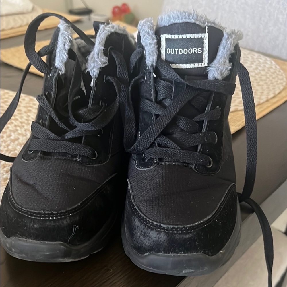 Black Outdoor Sneakers with Fur Trim